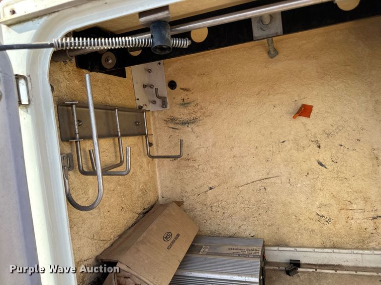 image for item EN2528 2005 International 4300 bucket truck