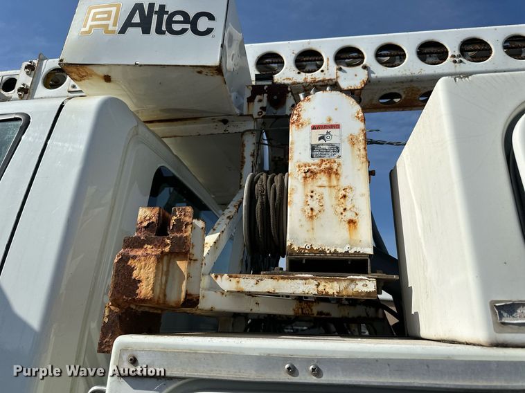 image for item EN2528 2005 International 4300 bucket truck