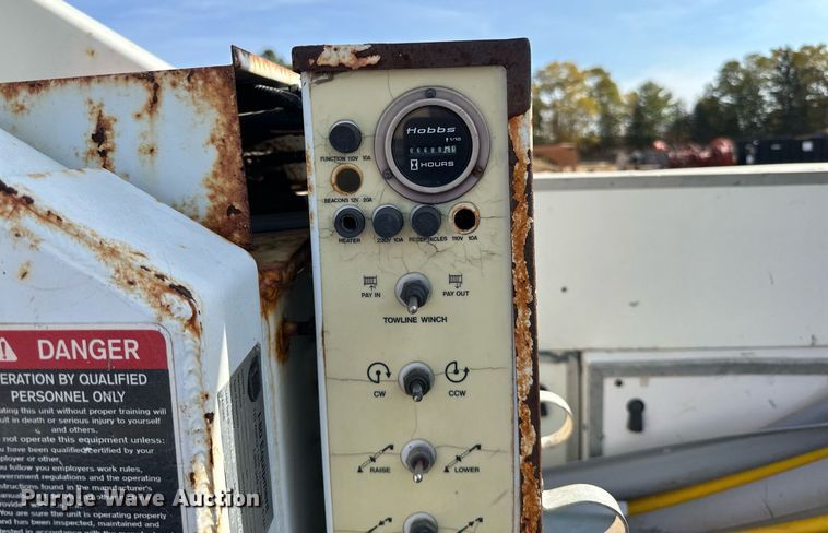 image for item EN2528 2005 International 4300 bucket truck