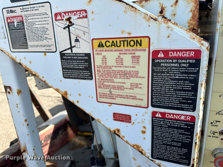 image for item EN2528 2005 International 4300 bucket truck