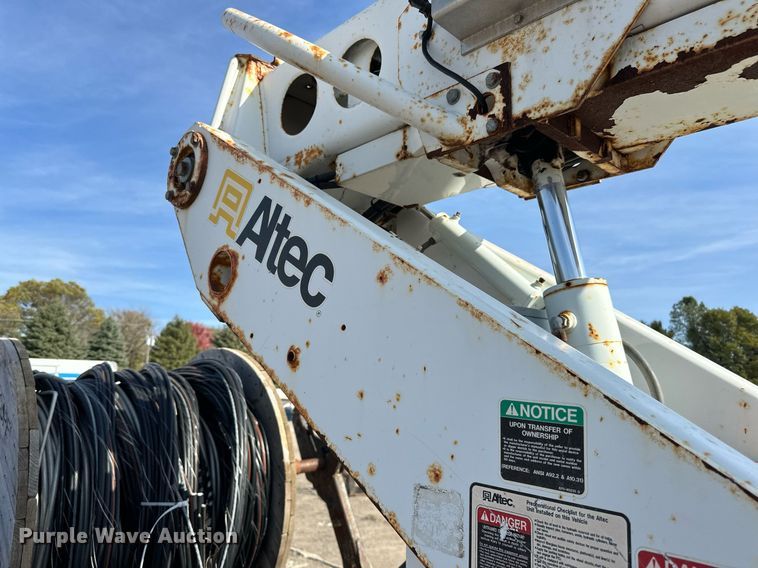 image for item EN2528 2005 International 4300 bucket truck