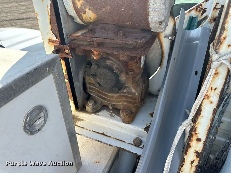 image for item EN2528 2005 International 4300 bucket truck