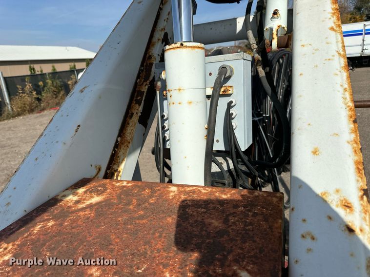 image for item EN2528 2005 International 4300 bucket truck