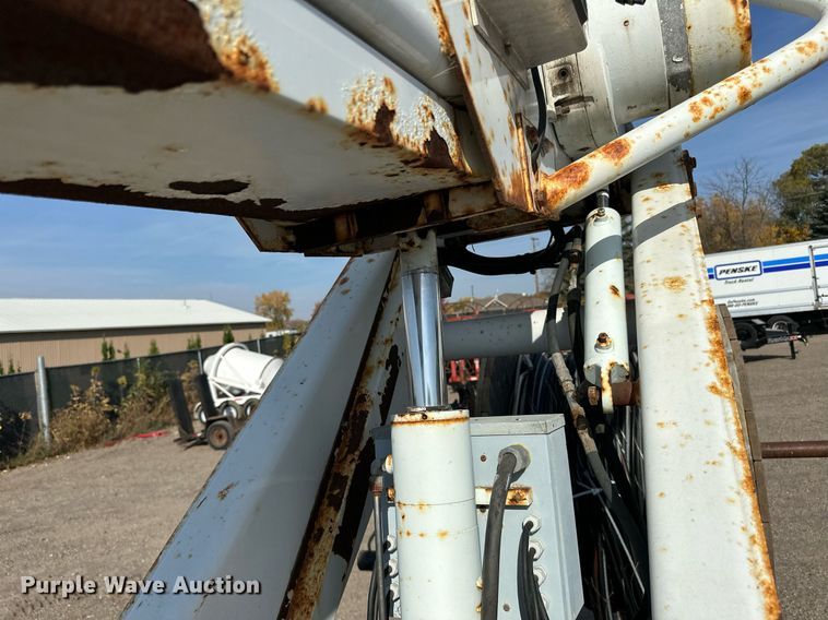 image for item EN2528 2005 International 4300 bucket truck