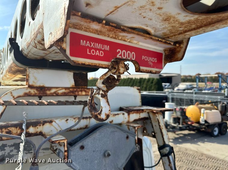 image for item EN2528 2005 International 4300 bucket truck