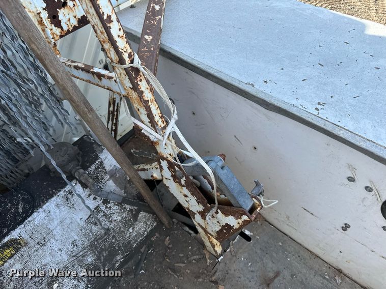 image for item EN2528 2005 International 4300 bucket truck