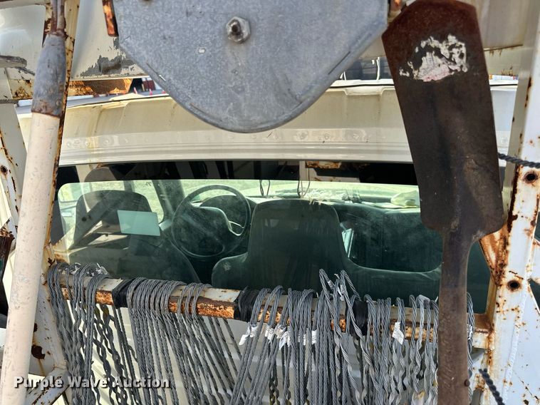 image for item EN2528 2005 International 4300 bucket truck