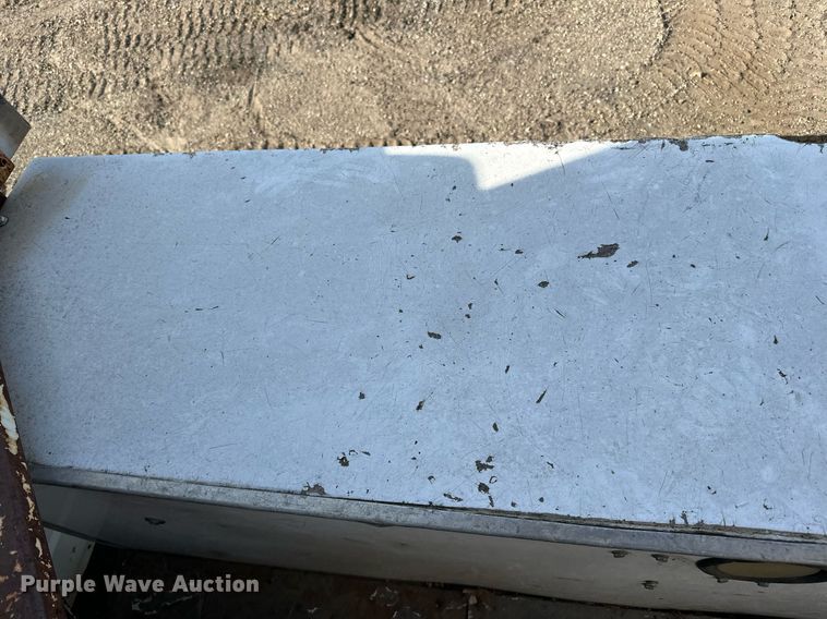 image for item EN2528 2005 International 4300 bucket truck