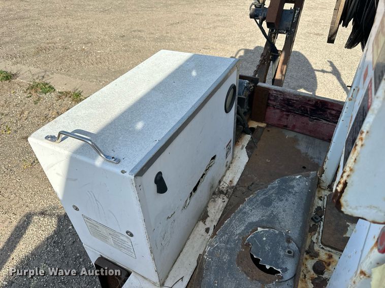 image for item EN2528 2005 International 4300 bucket truck