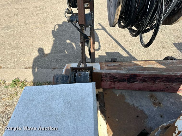 image for item EN2528 2005 International 4300 bucket truck