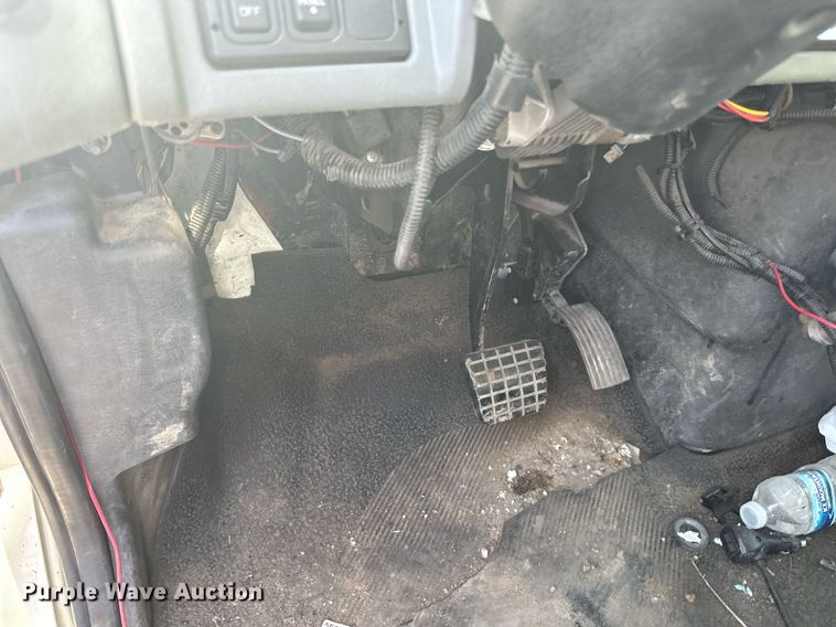 image for item EN2528 2005 International 4300 bucket truck