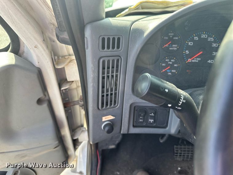 image for item EN2528 2005 International 4300 bucket truck