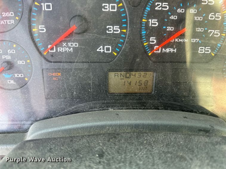 image for item EN2528 2005 International 4300 bucket truck