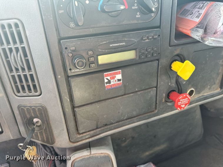 image for item EN2528 2005 International 4300 bucket truck