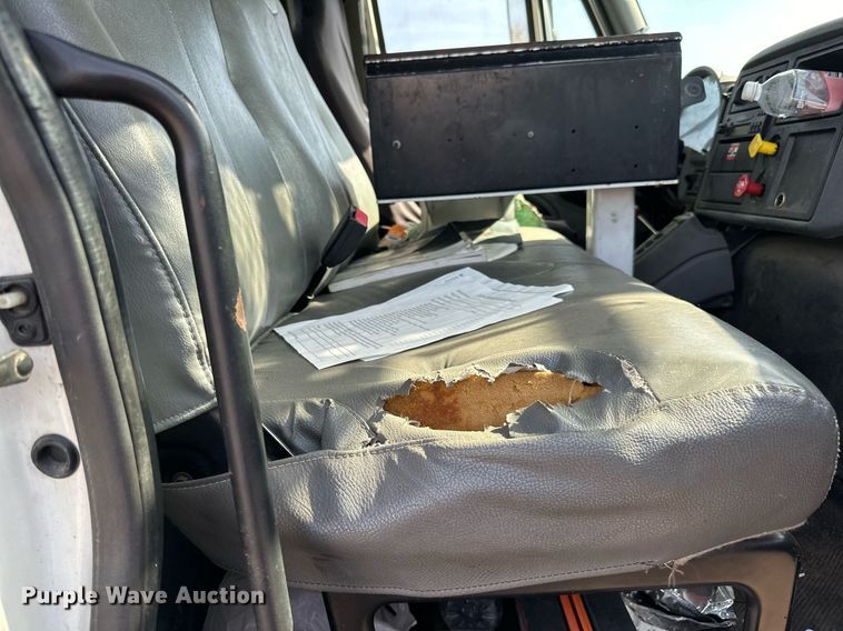 image for item EN2528 2005 International 4300 bucket truck