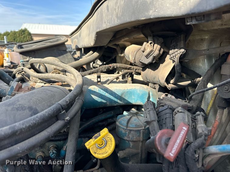 image for item EN2528 2005 International 4300 bucket truck