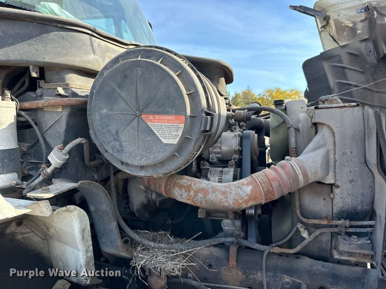 image for item EN2528 2005 International 4300 bucket truck