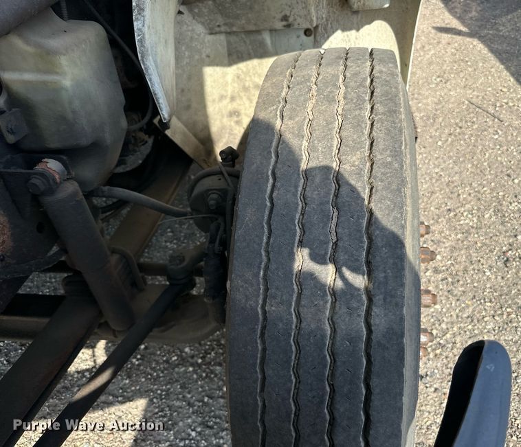 image for item EN2528 2005 International 4300 bucket truck