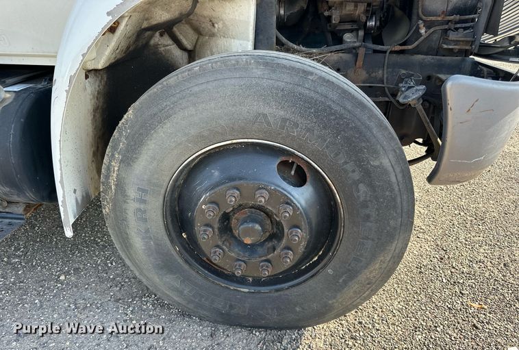 image for item EN2528 2005 International 4300 bucket truck