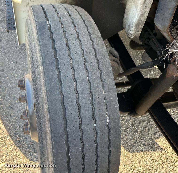 image for item EN2528 2005 International 4300 bucket truck