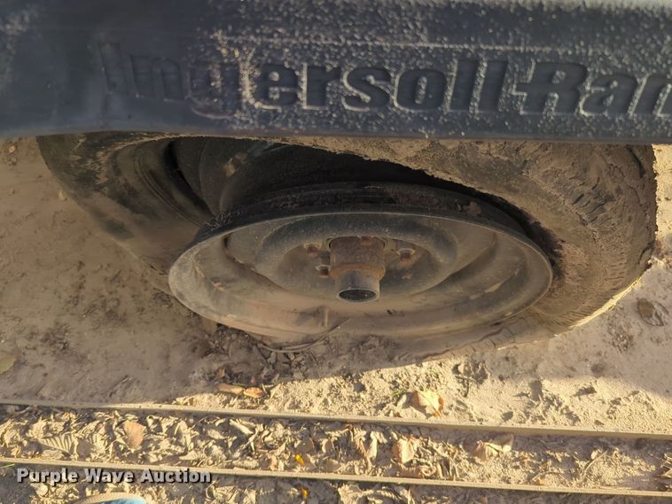 image for item EQ2262 2008 Doosan P185WJD air compressor