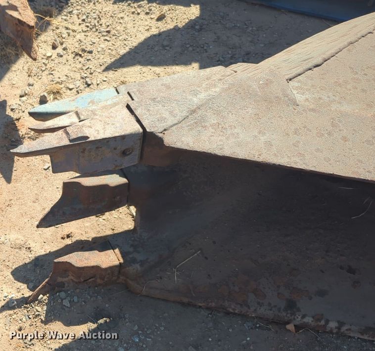 image for item EQ2361 Hensley v-bottom excavator bucket