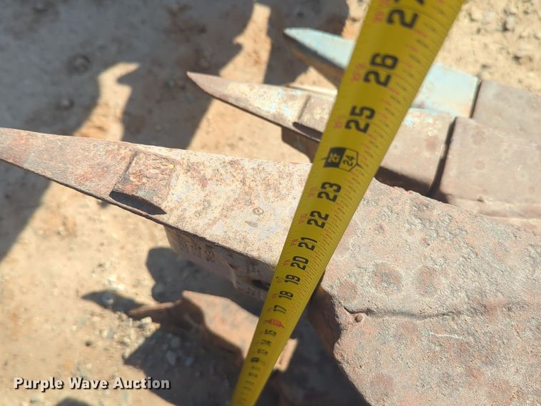 image for item EQ2361 Hensley v-bottom excavator bucket