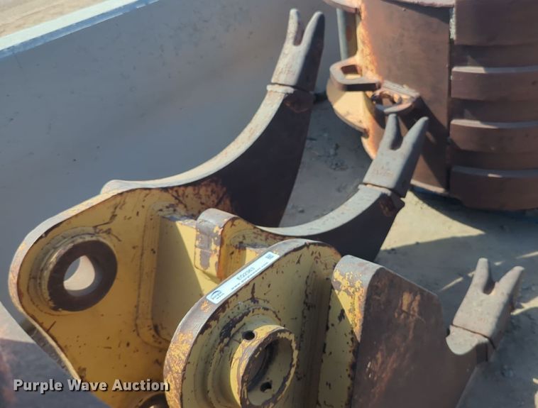 image for item EQ2363 LEA multi-ripper