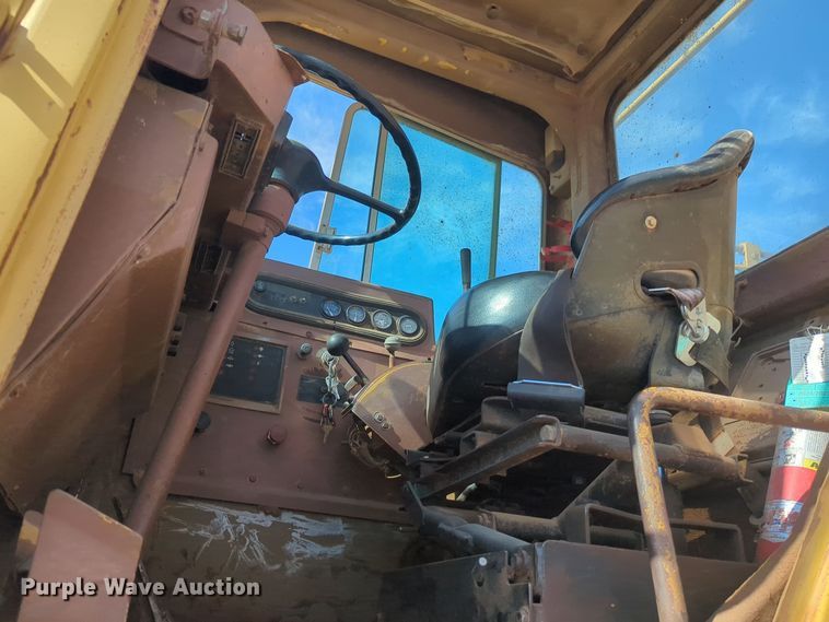 image for item EQ2381 1993 Caterpillar 615C elevating scraper