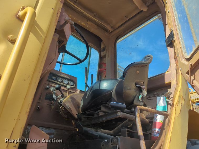 image for item EQ2381 1993 Caterpillar 615C elevating scraper