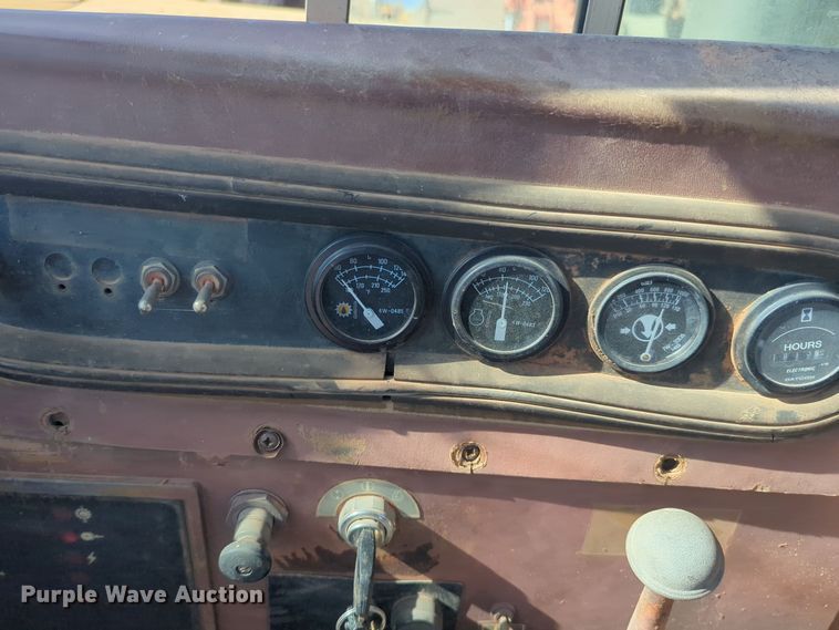 image for item EQ2381 1993 Caterpillar 615C elevating scraper