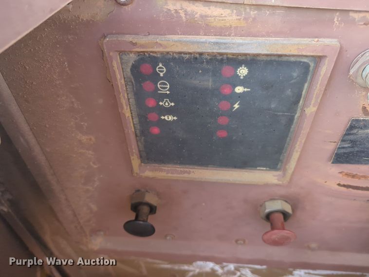 image for item EQ2381 1993 Caterpillar 615C elevating scraper