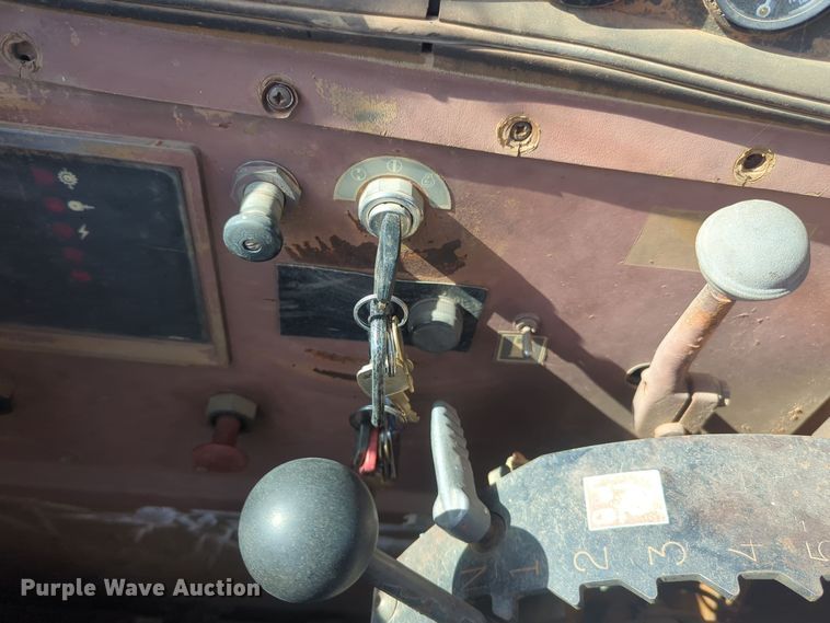 image for item EQ2381 1993 Caterpillar 615C elevating scraper