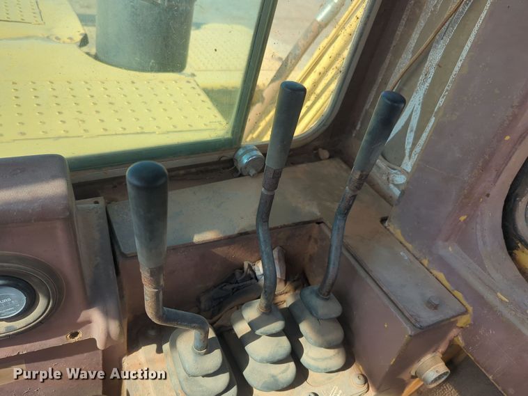 image for item EQ2381 1993 Caterpillar 615C elevating scraper