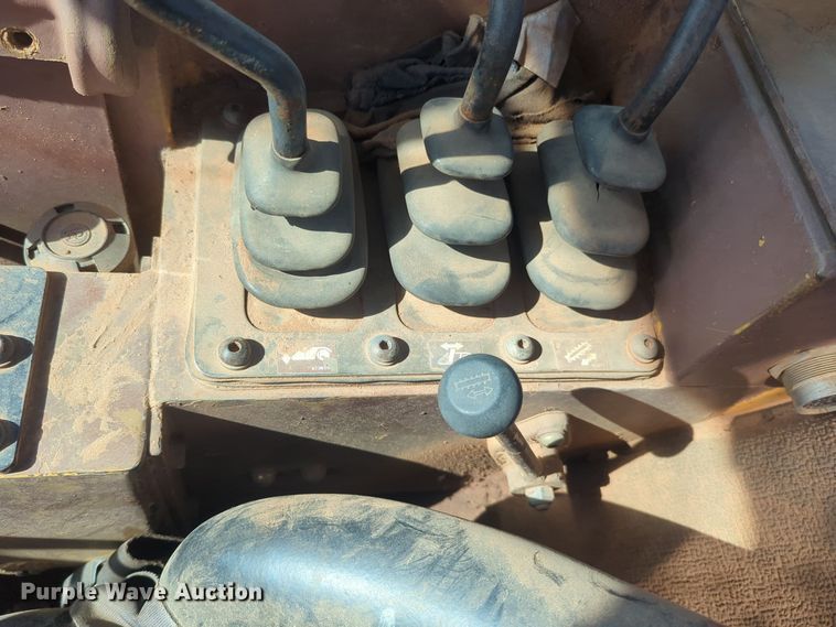 image for item EQ2381 1993 Caterpillar 615C elevating scraper