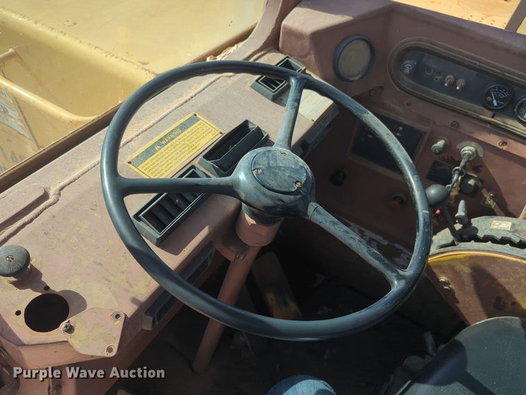 image for item EQ2381 1993 Caterpillar 615C elevating scraper