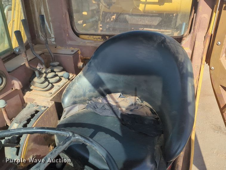 image for item EQ2381 1993 Caterpillar 615C elevating scraper