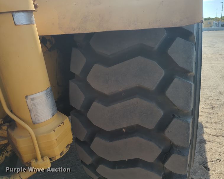 image for item EQ2381 1993 Caterpillar 615C elevating scraper