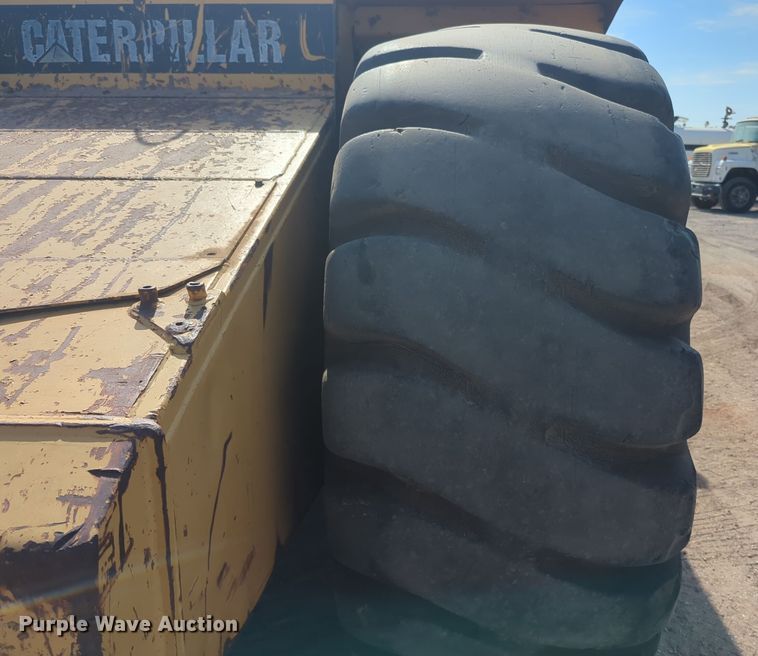 image for item EQ2381 1993 Caterpillar 615C elevating scraper