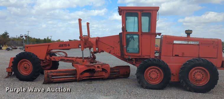 image for item EQ2423 John Deere JD670-A motor grader