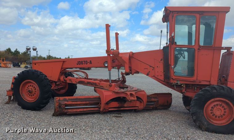 image for item EQ2423 John Deere JD670-A motor grader