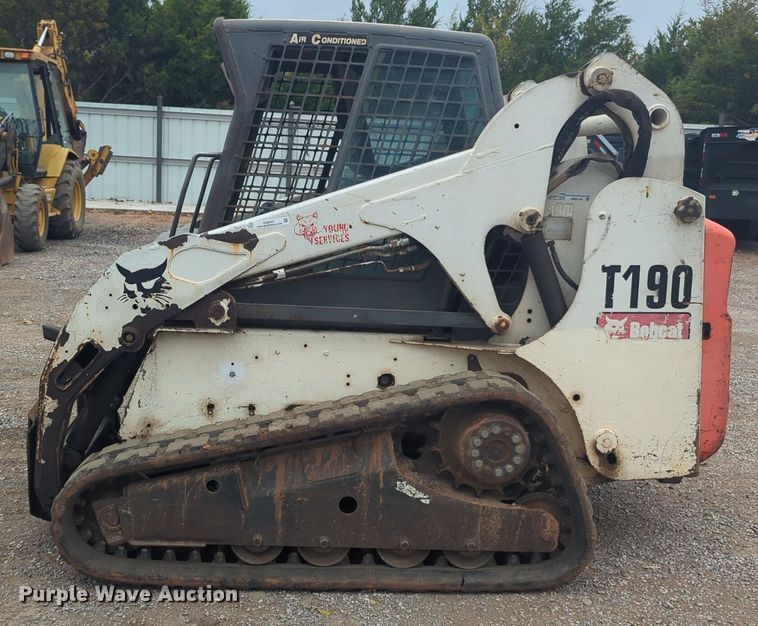 image for item EQ2441 2002 Bobcat T190 tracked skid steer loader