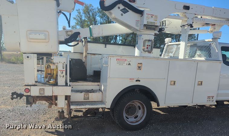 image for item EQ2442 2019 Ford F550 Super Duty XL bucket truck