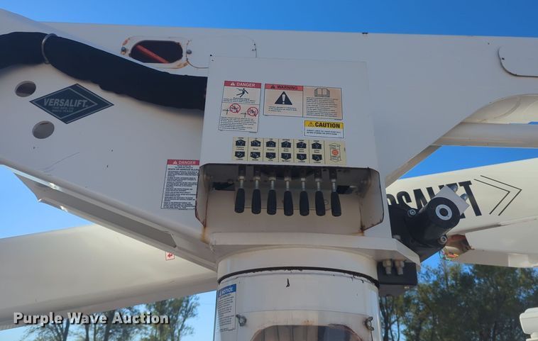 image for item EQ2442 2019 Ford F550 Super Duty XL bucket truck