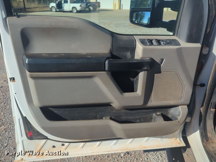 image for item EQ2442 2019 Ford F550 Super Duty XL bucket truck