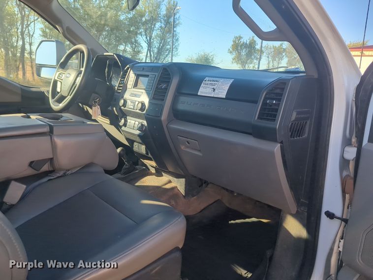 image for item EQ2442 2019 Ford F550 Super Duty XL bucket truck