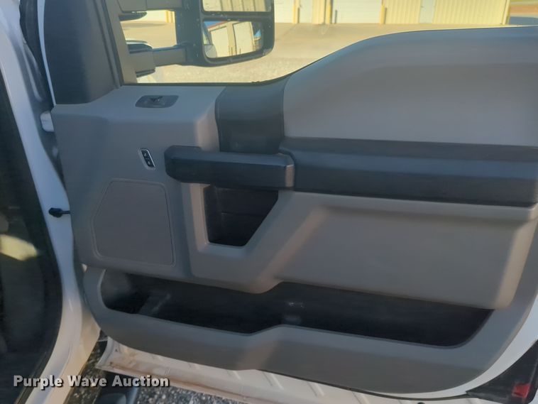 image for item EQ2442 2019 Ford F550 Super Duty XL bucket truck