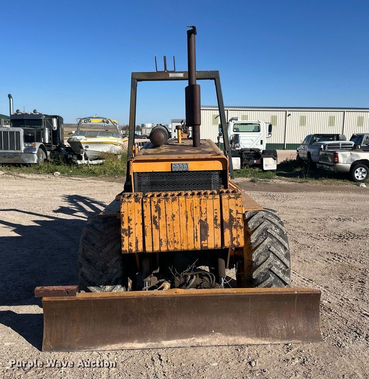 image for item ER8122 1979 Case DH7 trencher