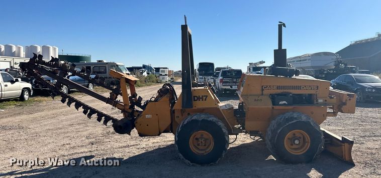 image for item ER8122 1979 Case DH7 trencher