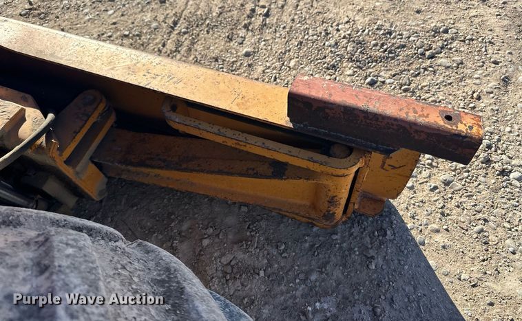 image for item ER8122 1979 Case DH7 trencher